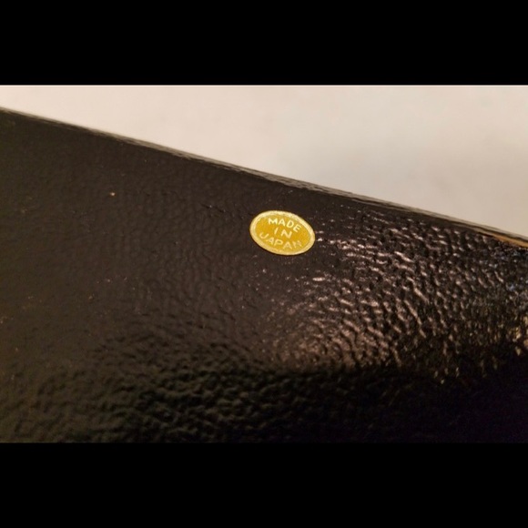 Pair of vintage pyramidal crystal glass candlesticks in a velvet lined case. - Picture 8 of 8